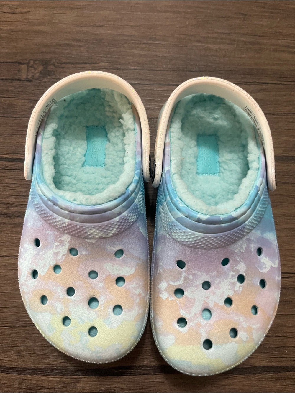 CROCS Kids Pastel Tie-Dye Fleece-Lined Clogs
C10 
New - no box